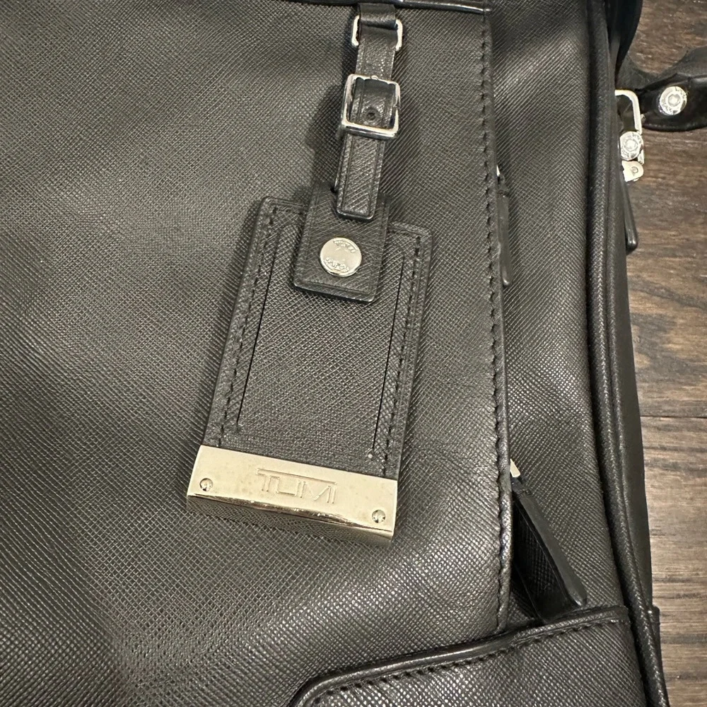 TUMI Astor Regis Italian Leather Briefcase- good condition